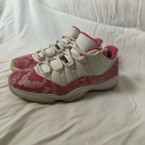 WMNS Air Jordan 11 Retro Low Pink Snakeskin Size 8.5